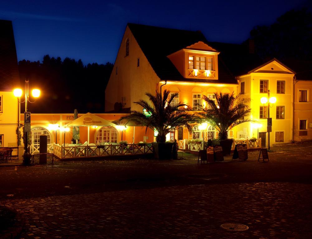 Penzion - Restaurant U Zamku Bečov nad Teplou エクステリア 写真