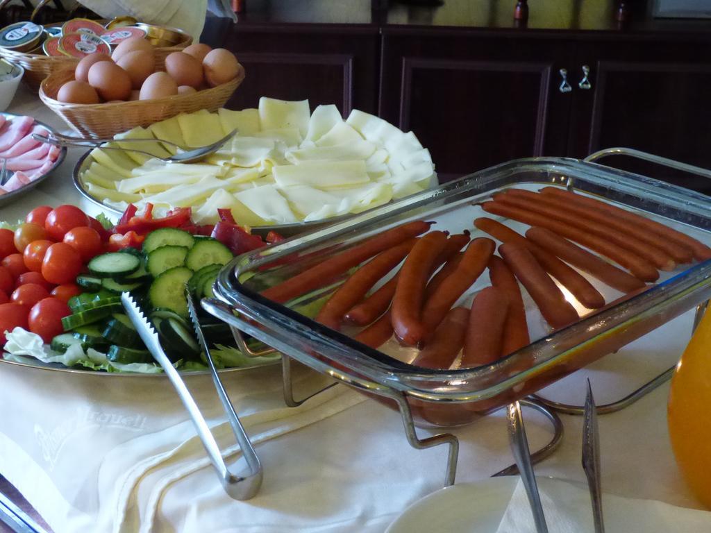 Penzion - Restaurant U Zamku Bečov nad Teplou エクステリア 写真