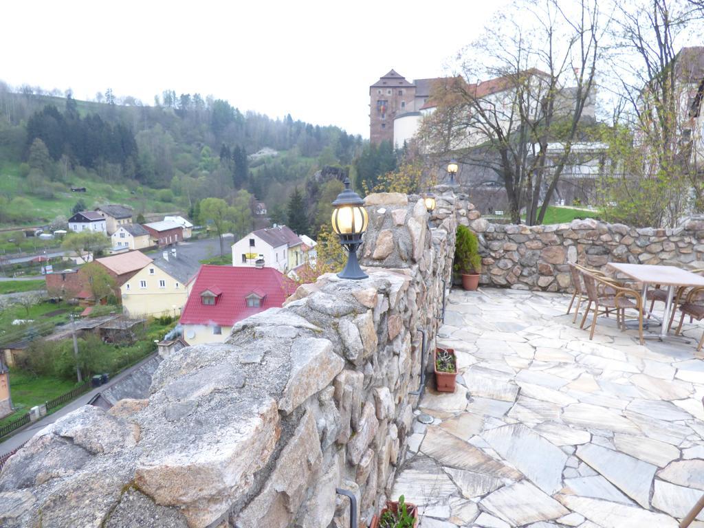 Penzion - Restaurant U Zamku Bečov nad Teplou エクステリア 写真