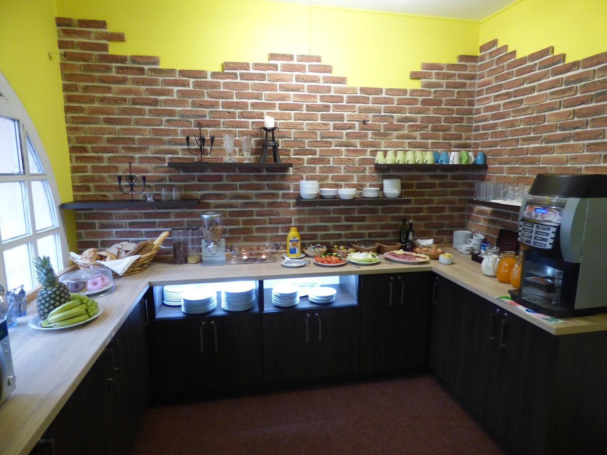 Penzion - Restaurant U Zamku Bečov nad Teplou エクステリア 写真