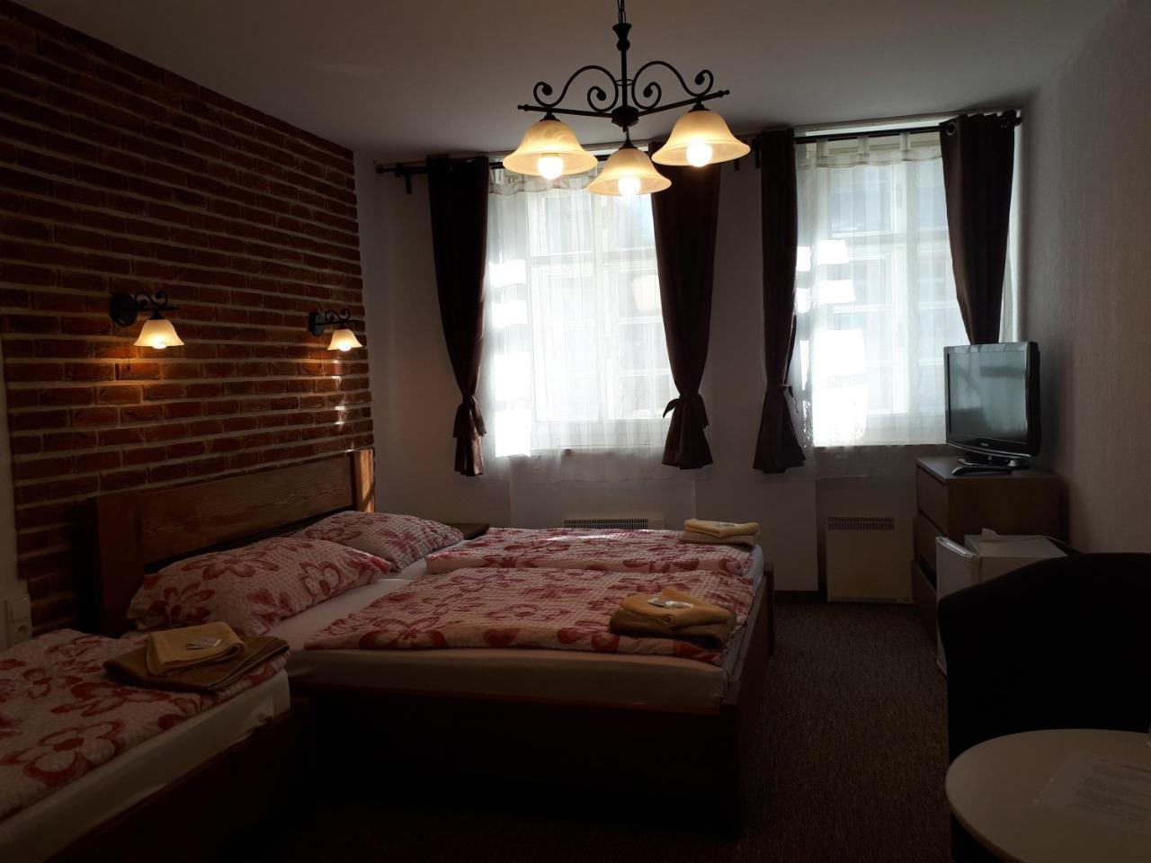 Penzion - Restaurant U Zamku Bečov nad Teplou エクステリア 写真