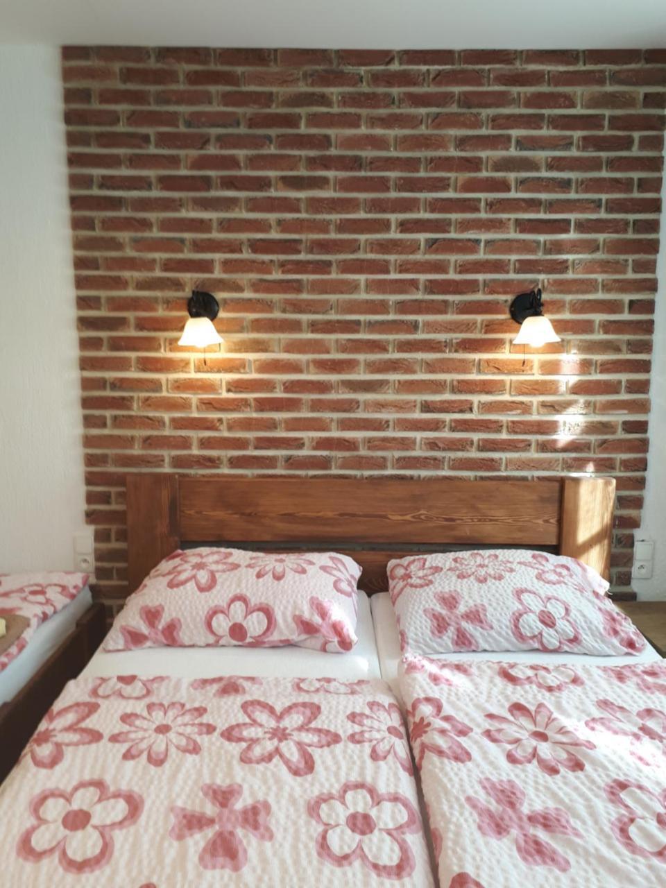 Penzion - Restaurant U Zamku Bečov nad Teplou エクステリア 写真