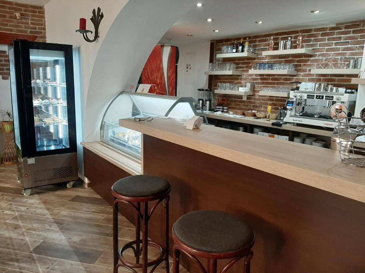 Penzion - Restaurant U Zamku Bečov nad Teplou エクステリア 写真