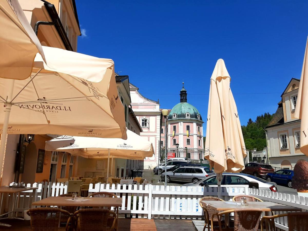 Penzion - Restaurant U Zamku Bečov nad Teplou エクステリア 写真