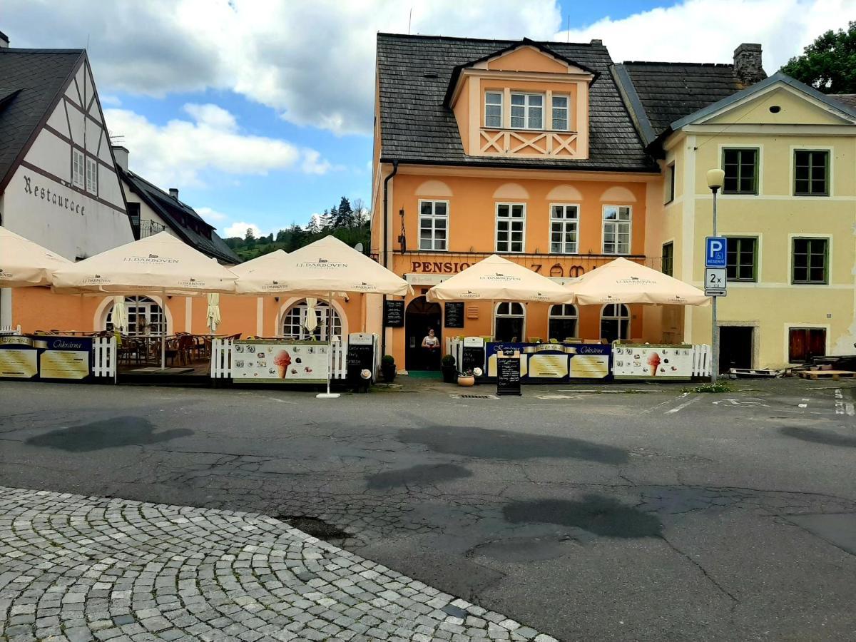 ホテル Penzion - Restaurant U Zamku Bečov nad Teplou エクステリア 写真