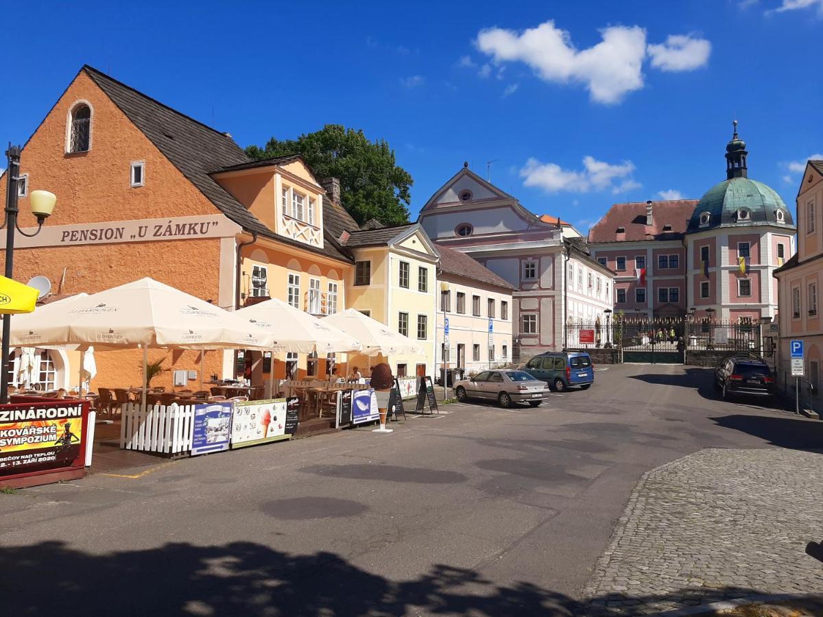Penzion - Restaurant U Zamku Bečov nad Teplou エクステリア 写真